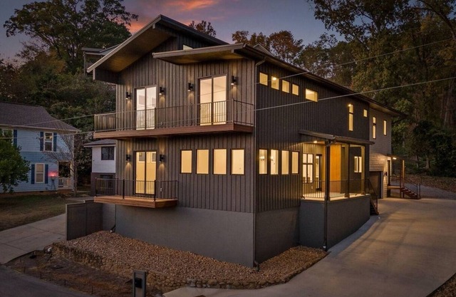 Escape to a brand-new, luxurious haven nestled among the trees, offering the perfect blend of tranquility and city convenience. This stunning, modern home is centrally located, placing you just minutes from all of Chattanooga's attractions.