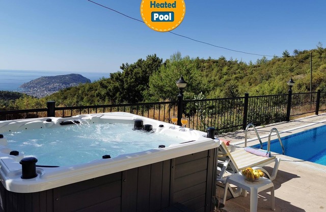 Escape to Alanya: Luxury, & Majestic Views, Alanya Villa 1006