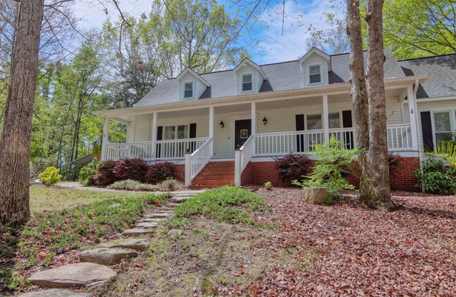 Escape to Cozy Comfort: Your Perfect Retreat in Lexington, South Carolina!