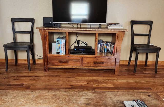 Escape to Nature: Charming 3-Bedroom Cabin near Trinity Lake