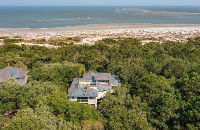 Escape to Paradise: Oceanfront Bliss on a Private Island