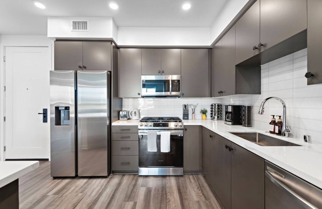 Escape to Serenity: Luxurious 3-Bedroom Retreat Centrally Located In Irvine