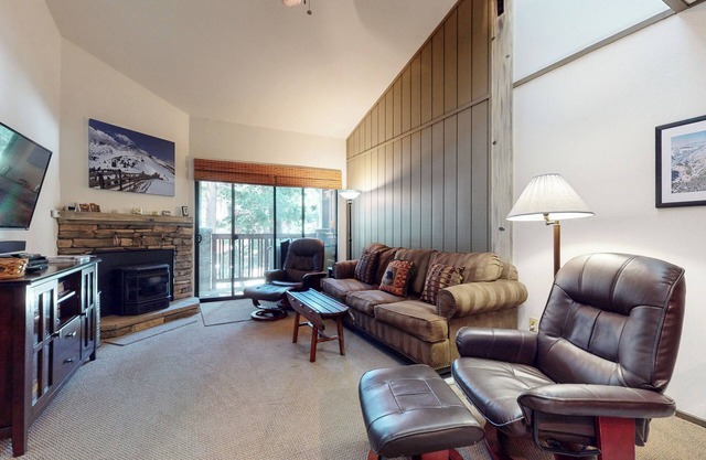 Escape to The Summit | Pool & HT Next Door
