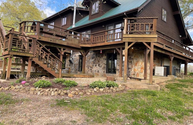 Escape to your mountain retreat, minutes from Buffalo National River