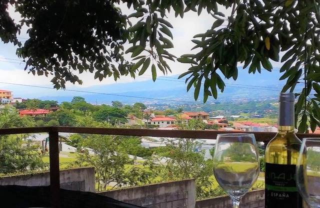 Escazú Container Studio #4. Great View & Location!