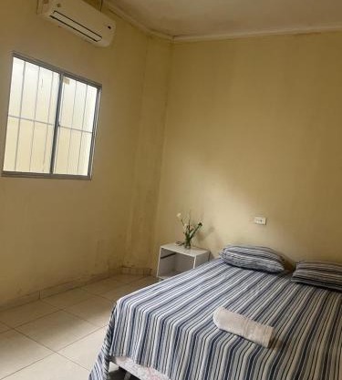 Espaço Amplo de 2 quartos com 2 camas de casal e 1 de solteiro