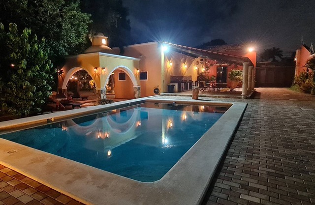 Espectacular casona con alberca y jardines