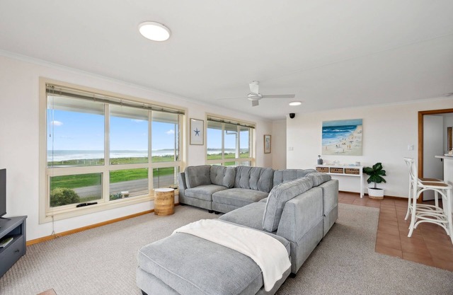 Esplanade Escape Absolute Beachfront WIFI-NBN