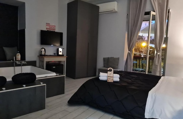 ESPOSITO PLAZA- ROOMS & SUITE