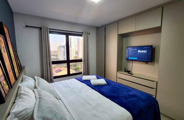 Estúdio com Quarto Privativo, TV e Cama Super King