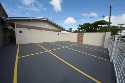 Estúdios Individual na Meia Praia ar, wifi, vaga, cozinha, tv smart - 6 x no cartão sem juros