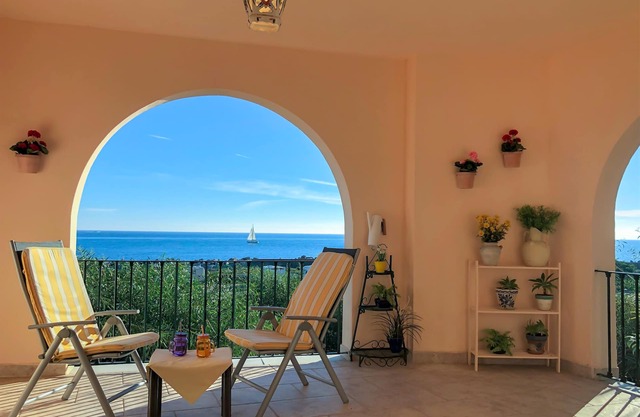 Estepona Seafront Apartment. Panoramic seaviews, Pool, Beach, Parking, Terrace