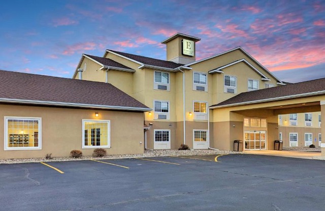 Estherville Hotel & Suites