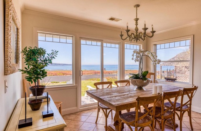 Etoile De Mer The Star of the Sea Luxurious Walk to Beach Pool Table, Foosball, Ping Pong VIEWS