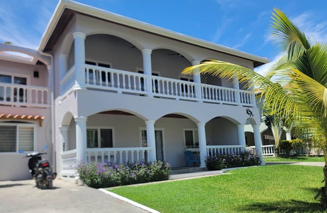 Euphoria Sunset Villa, West End