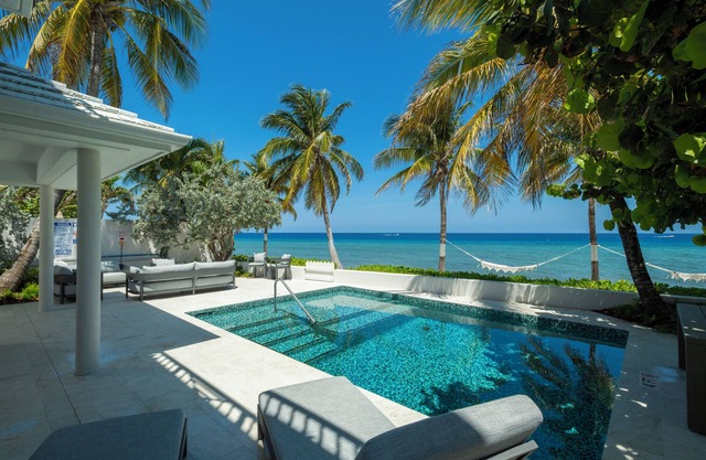 Even Keel 4 Bedroom Villa - Oceanfront Bliss