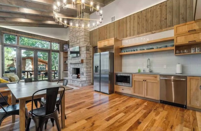 Evergreen Cove Cabin - 3 bedroom, hot tub, Mnky Islnd, golf shangri-La