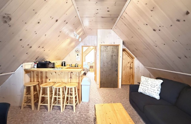 Evergreen Escape * Free Trash Disposal, 1Bedroom, Sleeps 3 Wifi, Bbq Grill- 35 Mins to Yellowstone