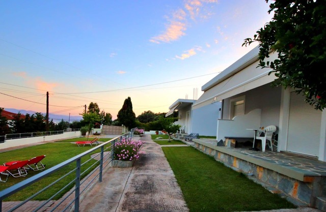 Evia Gardeny Getaway - Breezy Moments near the Sea