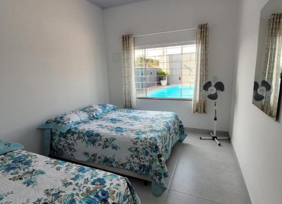 Excelente casa com piscina