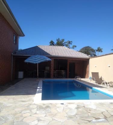 Excelente sobrado em praia de leste