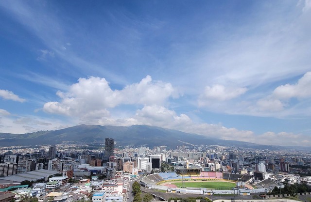 excelente vista la ciudad montaña, piscina, parque