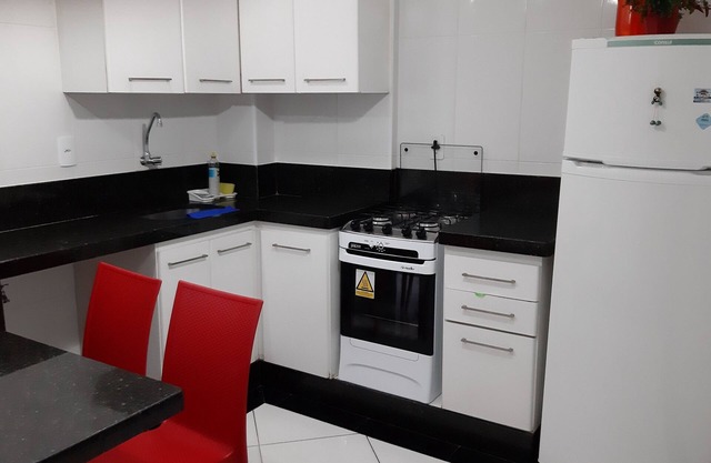 Excellent kitinet, internet, beach chairs, cooler, bed and bath linen