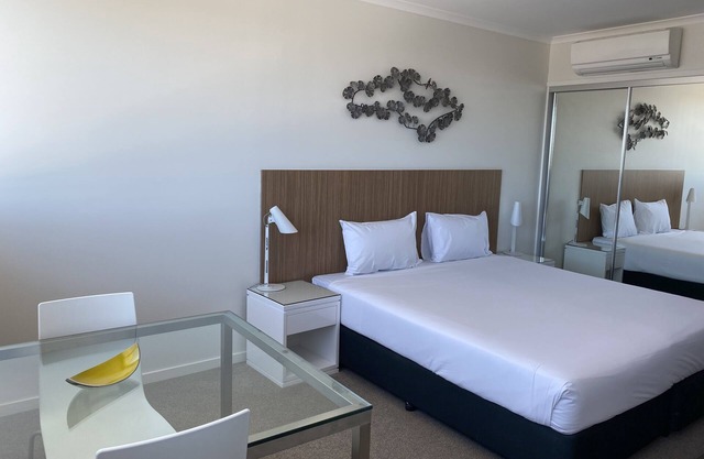 Excellent Location - Modern Hotel Room in Mackay!