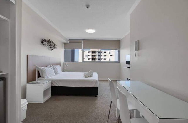 Excellent Location - Modern Hotel Room in Mackay!