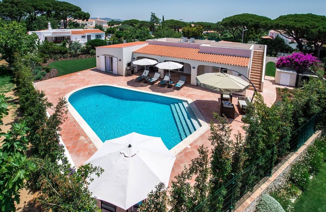EXCEPTIONAL 3-BED VILLA, VALE DO LOBO, HEATED POOL, EASY WALK TO AMENITIES