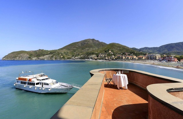 Exceptional 7 BR Villa Close To The Sea