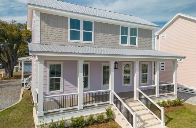 Exceptional family sized home w/Gulf views walk to town & beach