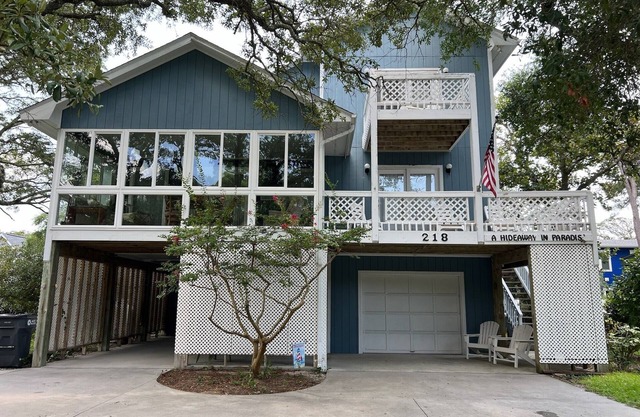 Exceptional Location! Short walk to beach, OKI Pier & restaurants!