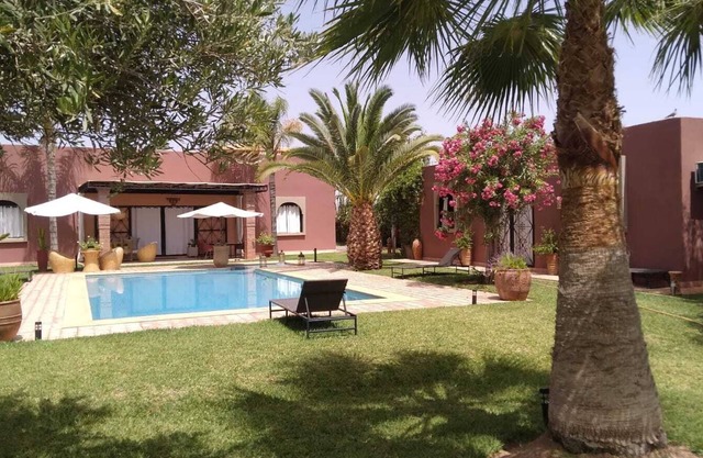 EXCEPTIONAL - MAGNIFICENT VILLA WITH ALL COMFORTS - SWIMMING POOL- GARDEN