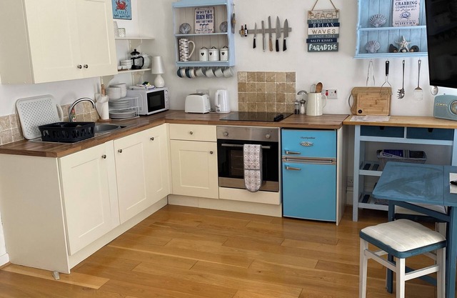 ⭐️EXCEPTIONAL ONE BEDROOM APARTMENT WHITBY -ABBEY VIEWS & 3PM CHECK IN SLEEPS 4