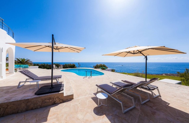 Exceptional sea view for dream vacation in Cala d'Or