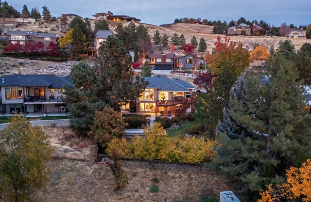 Exceptional Views & Luxurious Kitchen! Fireplace & Hot Tub | Min to Downtown & BSU