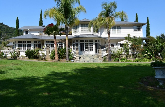 Exceptionally private Suite in Saratoga’s Upscale area.