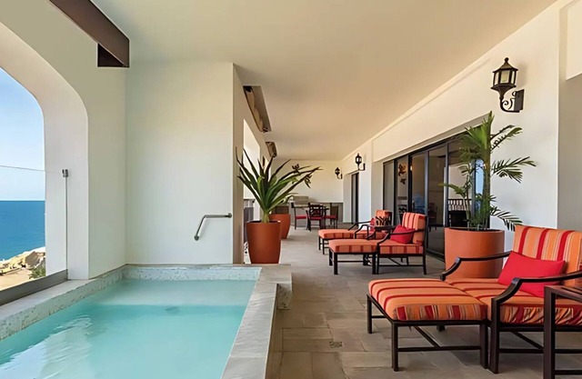 ✩ Exclusive 4BR Residence ✩ Large Balcony ✩ Plunge Pool ✩