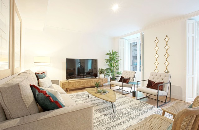 Exclusive Apartment in Madrid Center. Madrazo I