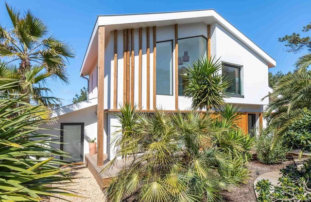 EXCLUSIVE Contemporary villa with swimming pool between lake and ocean in Hossegor