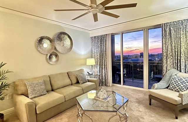 Exclusive Key Biscayne Getaway – 1BR Spa Bath Suite at 5★ Resort Hotel