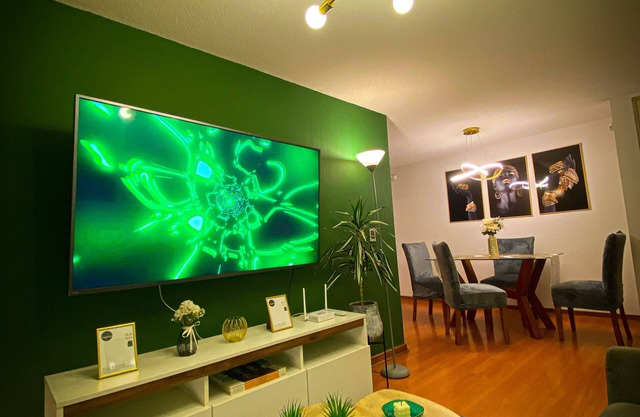 Exclusive modern home near the airport - Green house