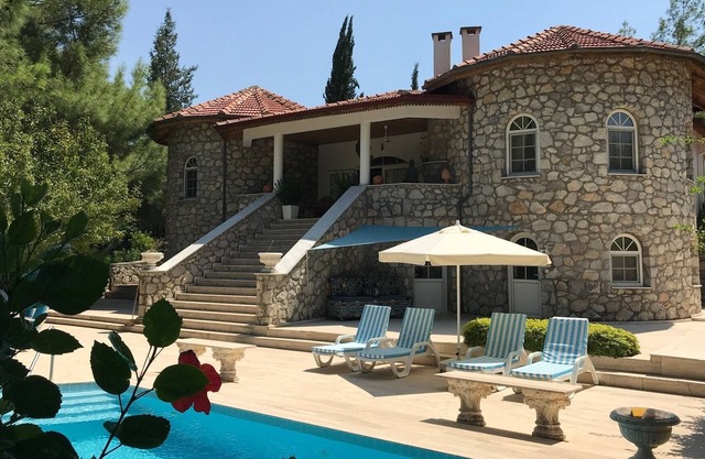 Exclusive private villa, pool and large garden