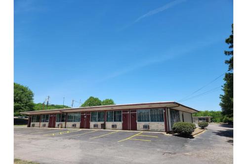 Executive Inn By OYO Queenville Mena