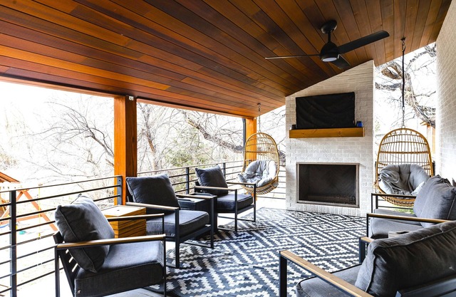 Executive Retreat:Gym~Office~Orchard~Steam room~River~Playground and more!