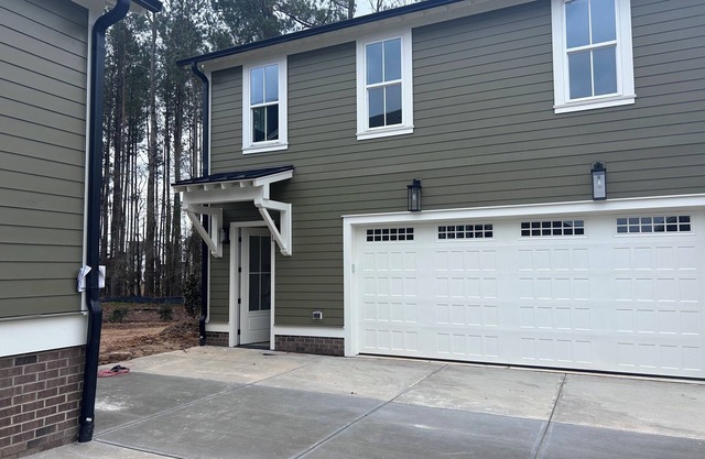 Executive Upscale 1-bedroom condo with pool and fitness room in awesome Durham.