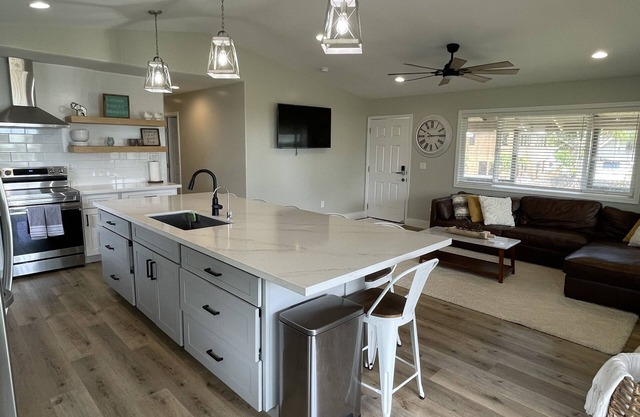 Exotic Oceanfront 5 bedroom 3 bathroom house w/AC