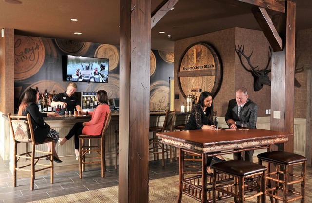 Expanded 2 Queen with Sofa Sleeper, Stoney Creek Kansas City | 2 Units