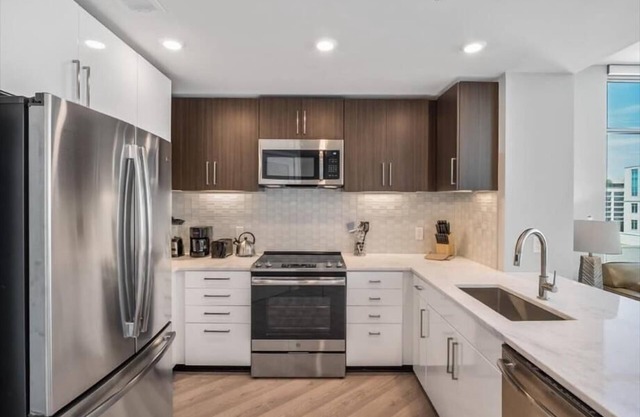Expansive Bethesda View | FTC Windows+outdoor amenities| DC Closeby